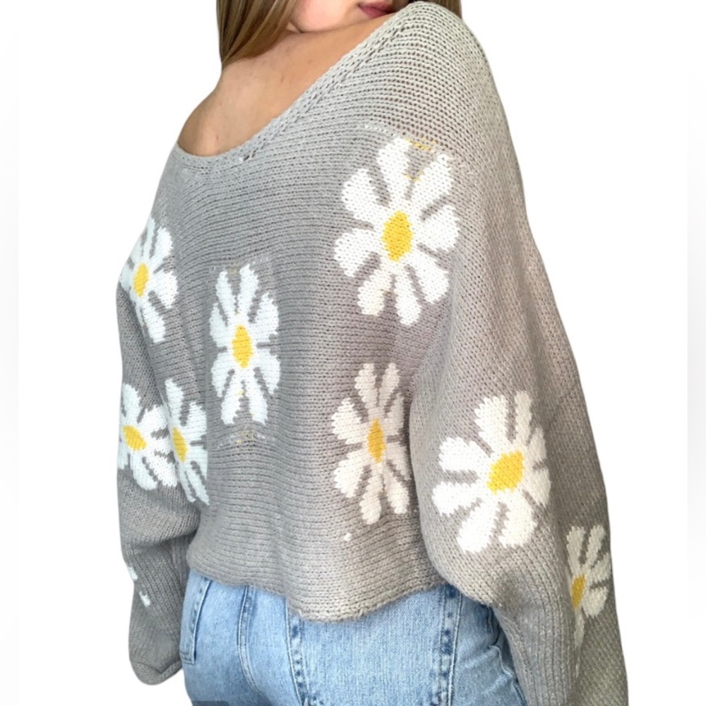 Storia Daisy Girl Cropped Sweater Bell Sleeves Gray White Yellow Size Medium - Picture 2 of 16
